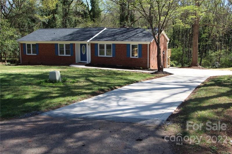 10 Forest Hill Rd, Belmont, NC 28012