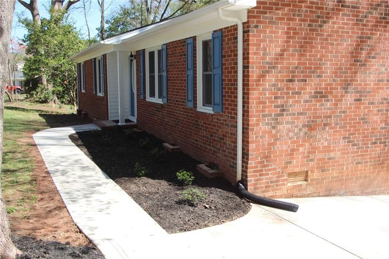 10 Forest Hill Rd, Belmont, NC 28012