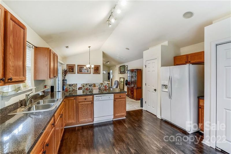 752 Wilderness Trail Dr, Charlotte, NC 28214