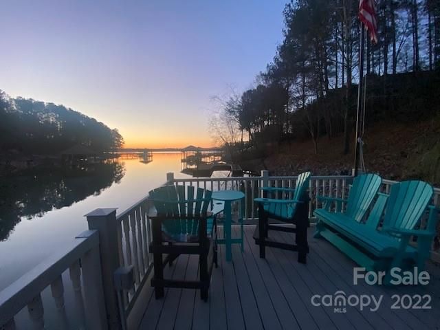 9168 Fair Oak Dr, Sherrills Ford, NC 28673
