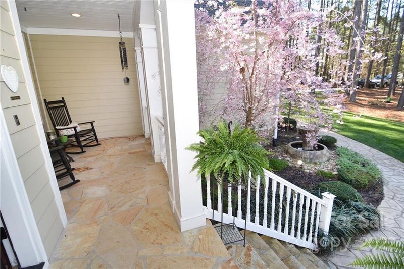 9168 Fair Oak Dr, Sherrills Ford, NC 28673