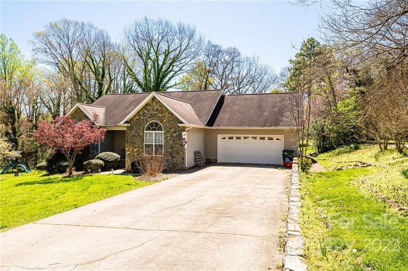 213 E I St, Newton, NC 28658