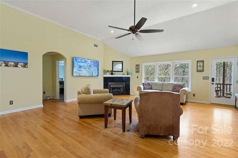 111 Herschel Ct, Gastonia, NC 28056
