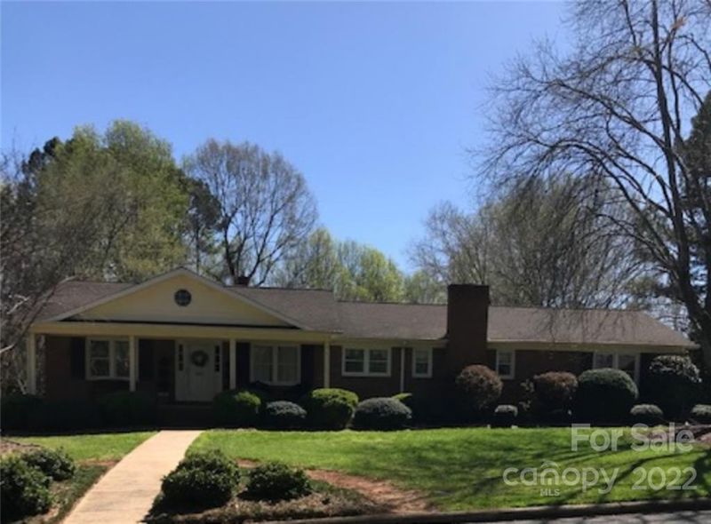 802 Crescent Dr, Cherryville, NC 28021