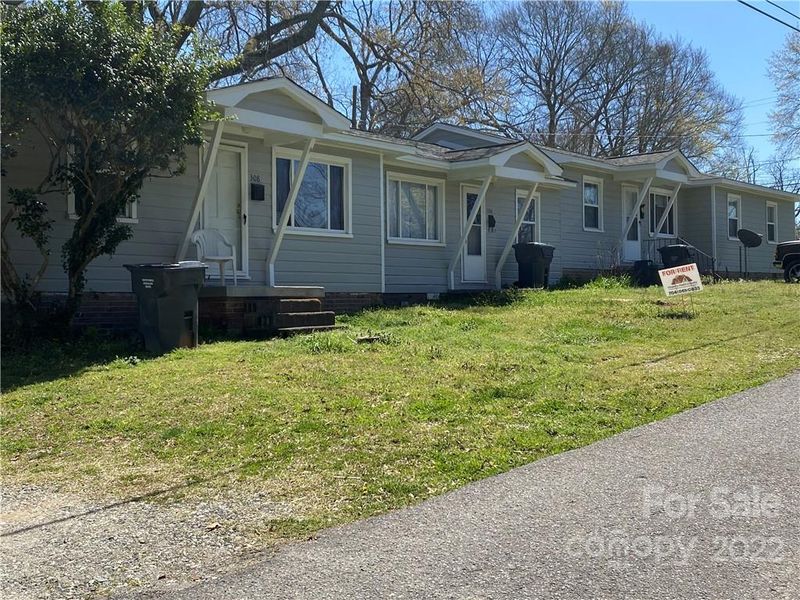 304 Hoffman St, Dallas, NC 28034
