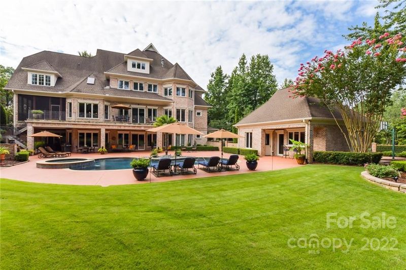 2094 Kings Manor Dr, Matthews, NC 28104