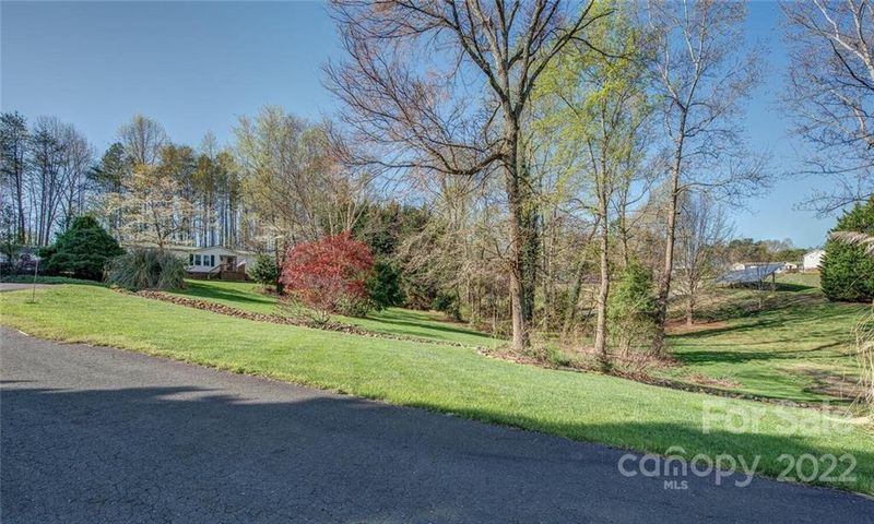 910 Breckenridge Ln, Mount Holly, NC 28120