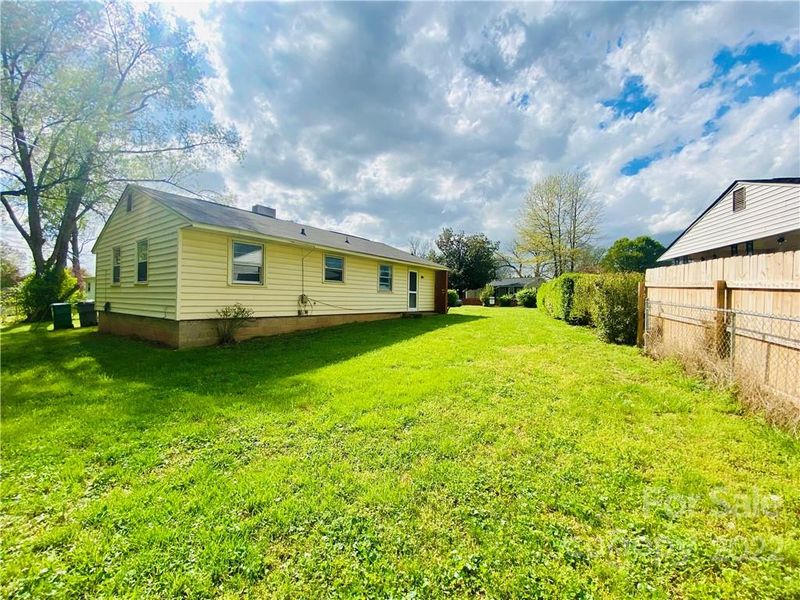 2717 Botany St, Charlotte, NC 28216