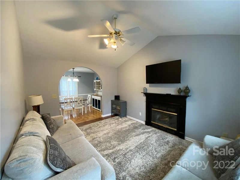 5511 Winding Oak Dr, Hickory, NC 28602