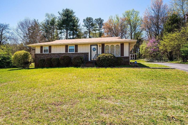 2420 22nd Ave NE, Hickory, NC 28601