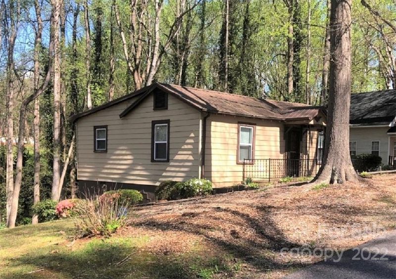 504 E 17th St, Newton, NC 28658