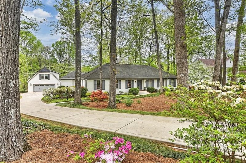 4023 Columbine Cir, Charlotte, NC 28211