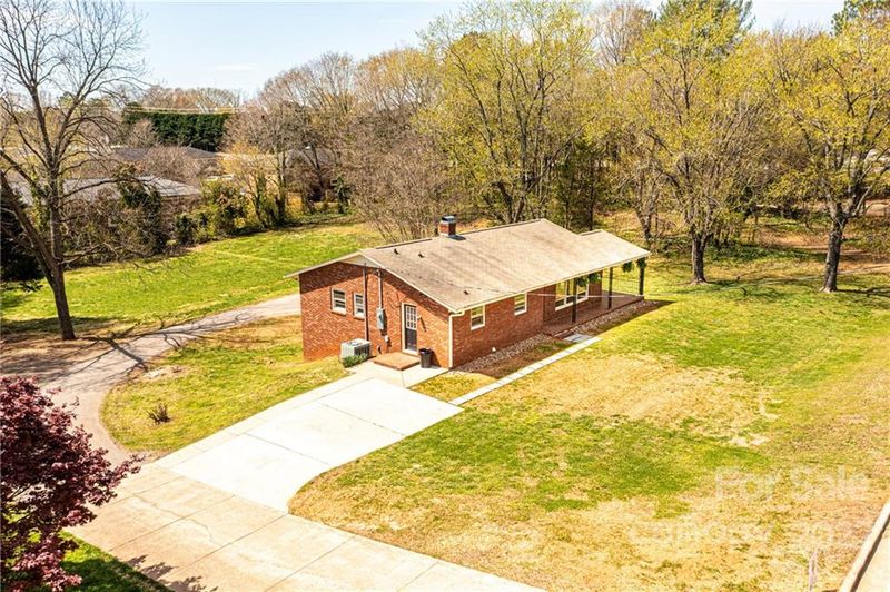 60 40th Avenue Dr NE, Hickory, NC 28601