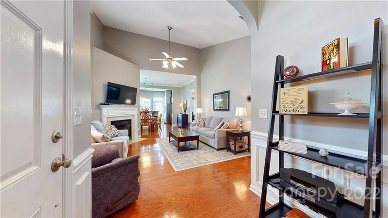 8640 Brookings Dr, Charlotte, NC 28269