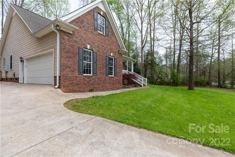 718 Pondside Ct, York, SC 29745