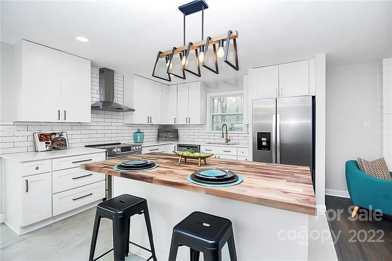 3432 Seaman Dr, Charlotte, NC 28217