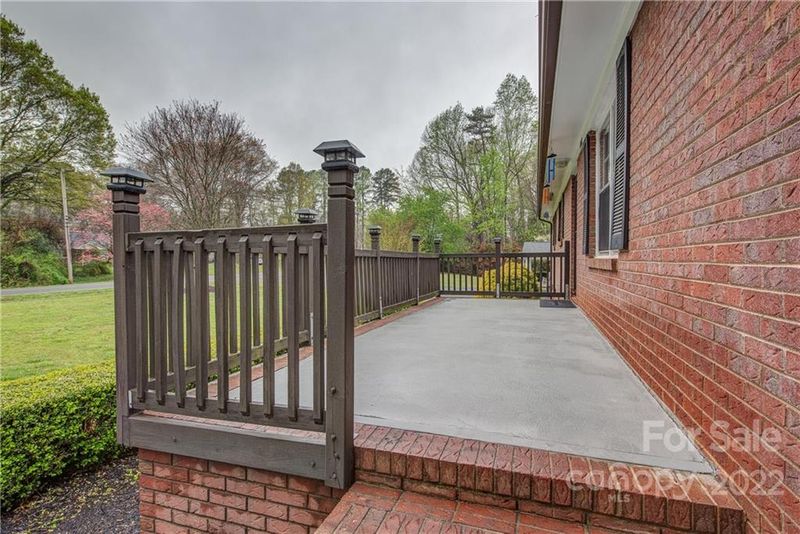 1118 E Main St, Dallas, NC 28034