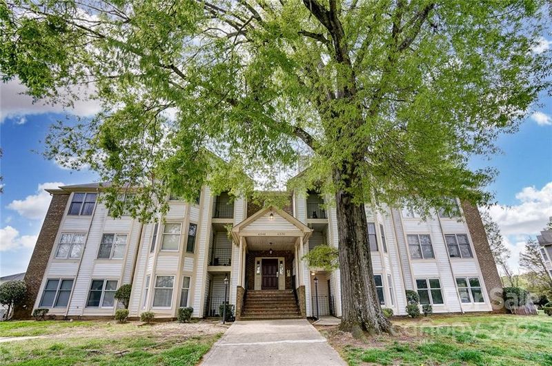 6250 Rosecroft Dr, Charlotte, NC 28215