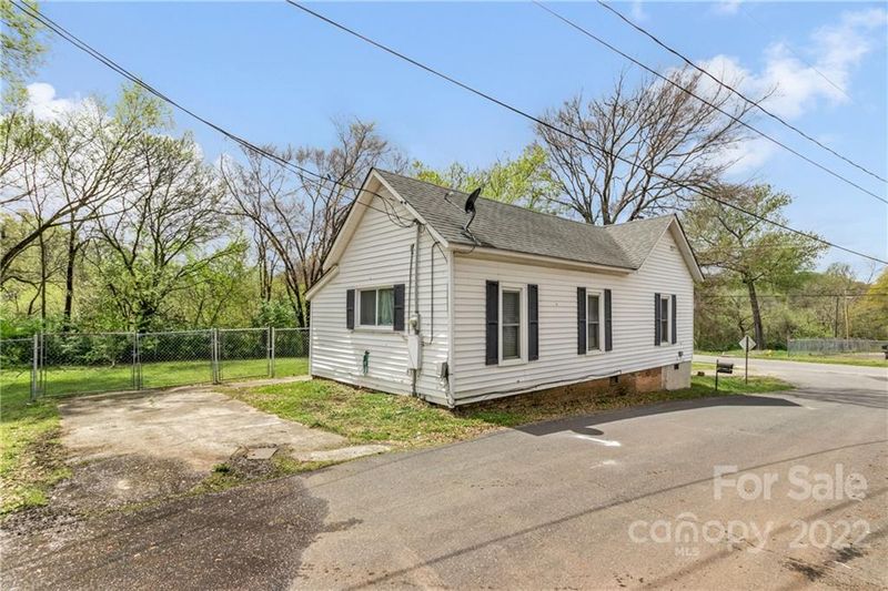 256 N Main St, Mount Holly, NC 28120