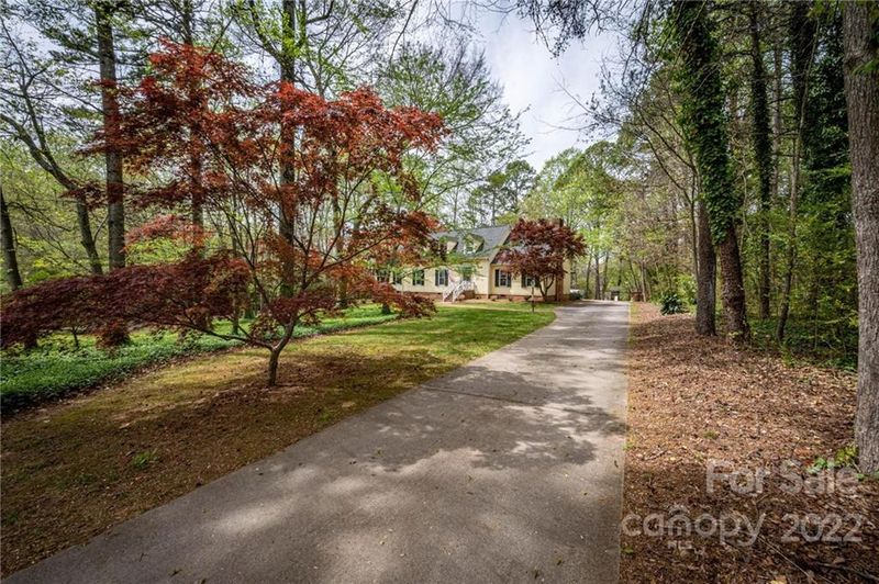 704 Spring Side Dr, Lincolnton, NC 28092