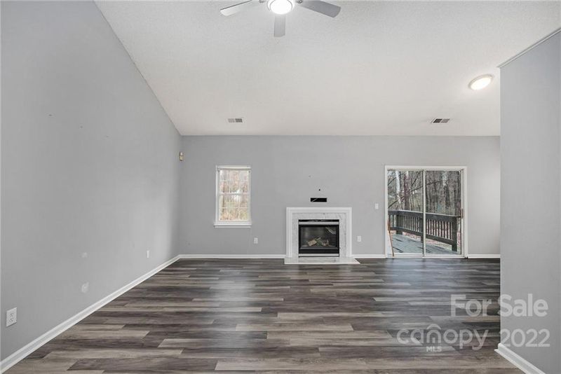 545 Dannyn Grove Ct, Charlotte, NC 28214