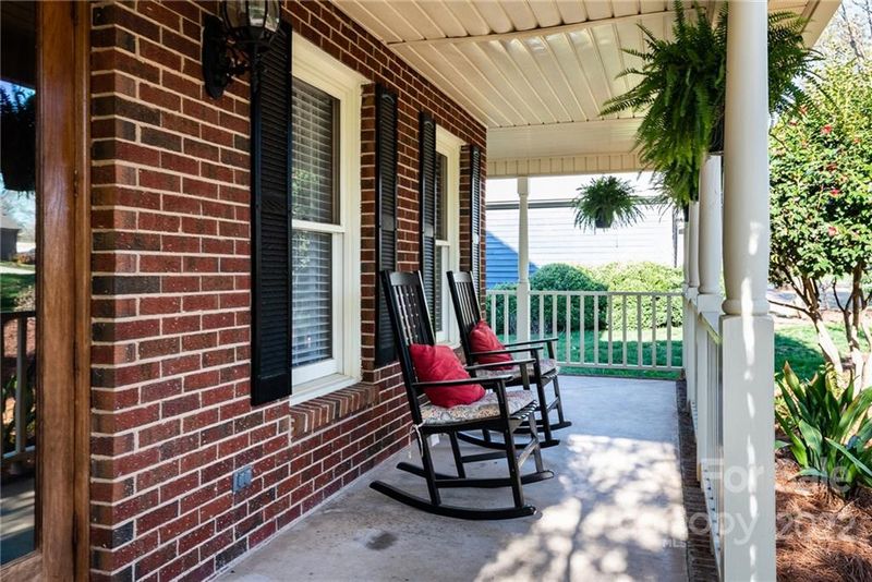 123 Fairway Dr, Mooresville, NC 28117