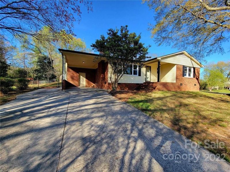 806 Ike Lynch Rd, Dallas, NC 28034
