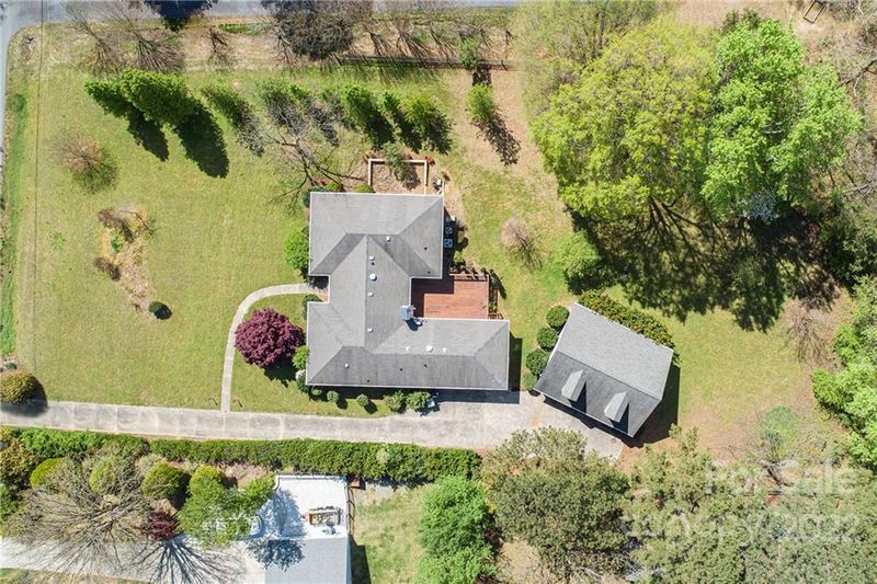 1912 E Providence Dr, Charlotte, NC 28270