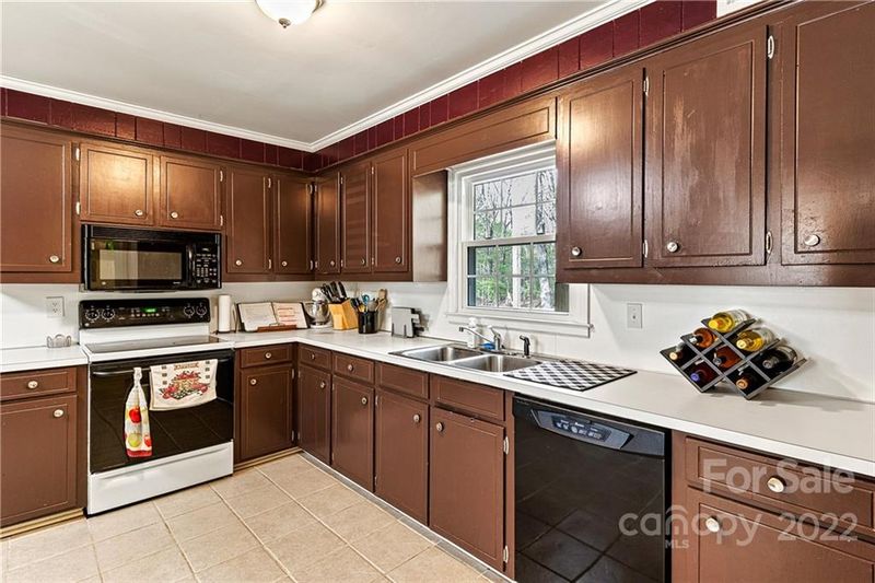 401 Beverly Cir, Charlotte, NC 28270