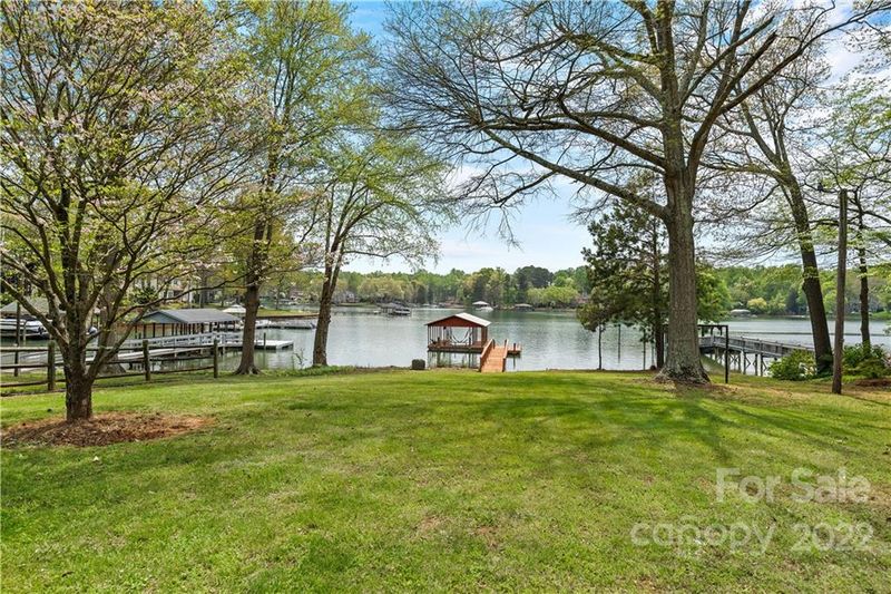 121 Rainbow Ln, Mooresville, NC 28117