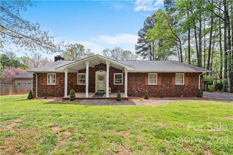 121 Rainbow Ln, Mooresville, NC 28117