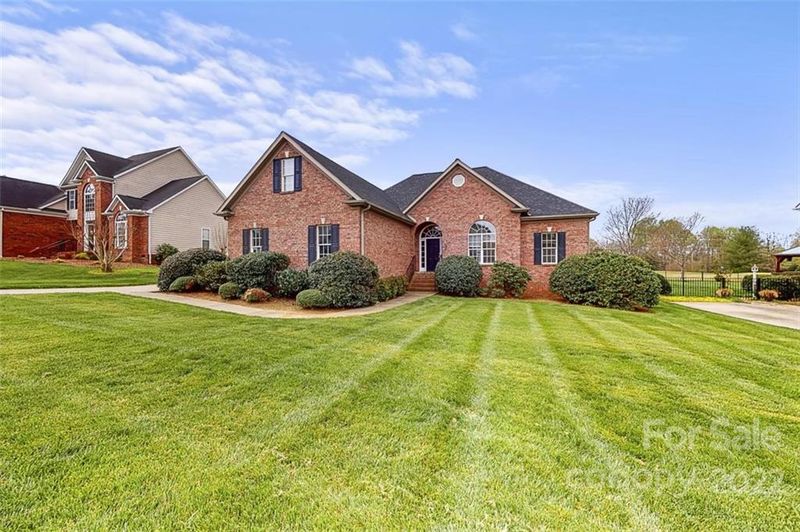120 Fox Den Cir, Statesville, NC 28677