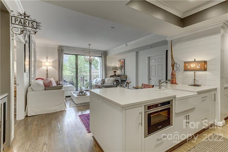 300 W 5th St #411, Charlotte, NC 28202