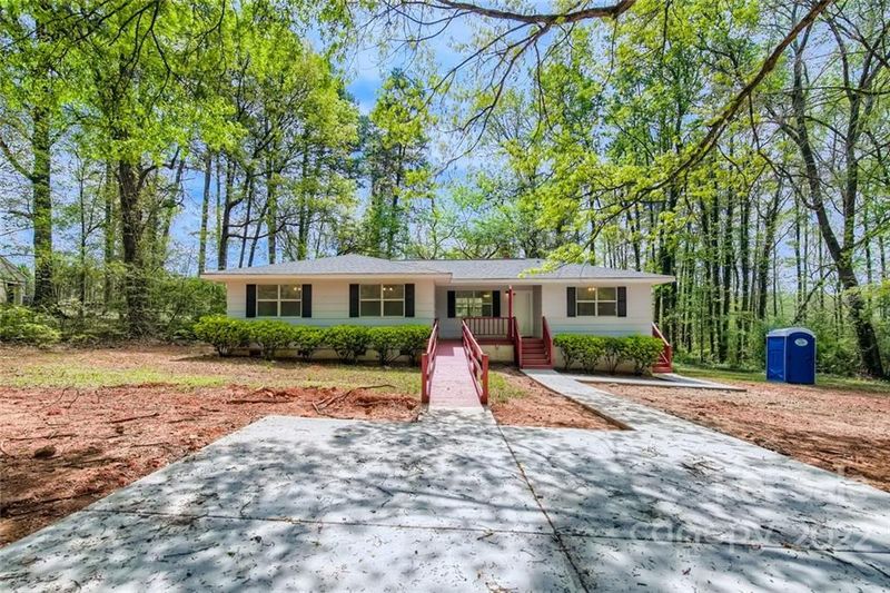 721 Wingate Dr, Charlotte, NC 28214