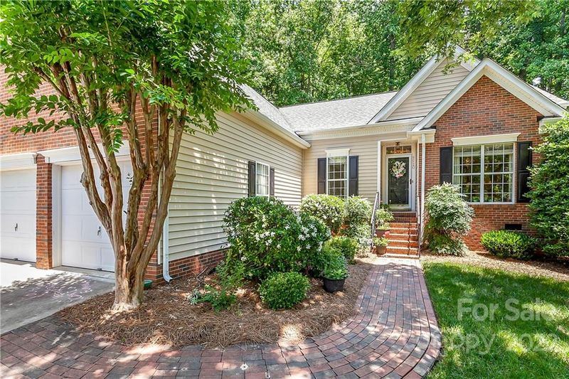 8520 Etherton Ct, Charlotte, NC 28216