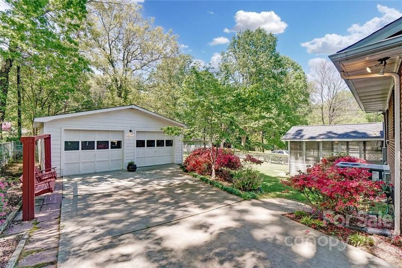 3716 Medallion Dr, Charlotte, NC 28205