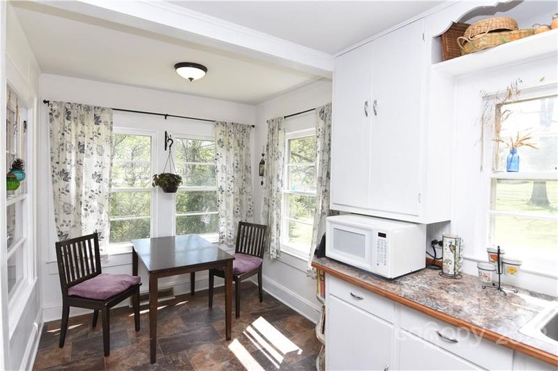 215 Mauney St, Mount Holly, NC 28120