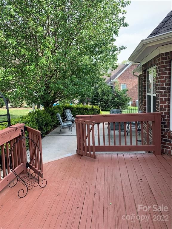 181 Winding Creek Dr, Troutman, NC 28166