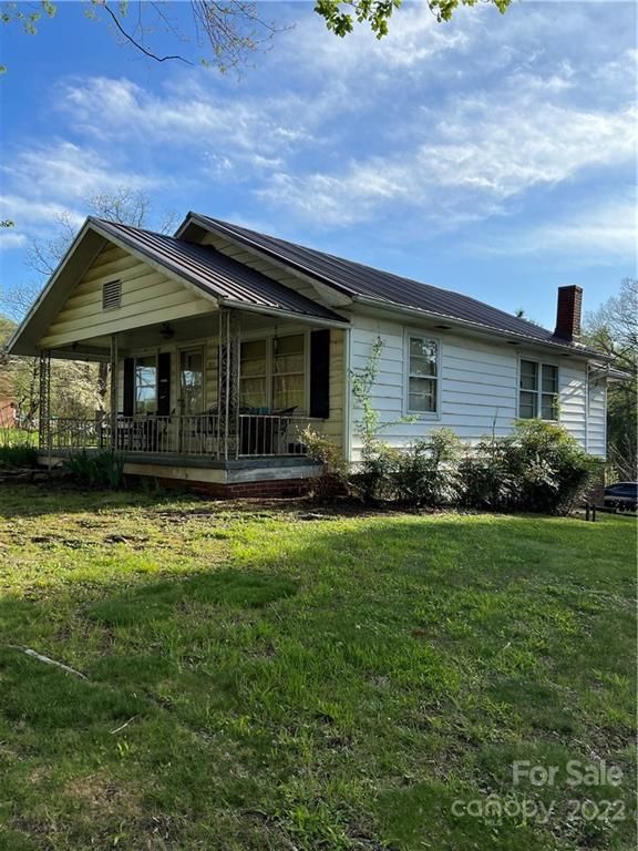 303 N Main St, Catawba, NC 28609