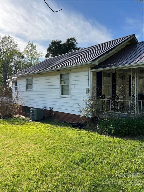 303 N Main St, Catawba, NC 28609