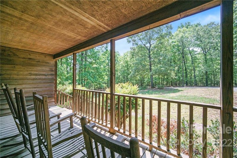 8910 N Pine Hill Ln, Charlotte, NC 28215