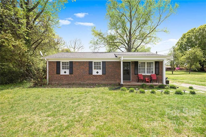 914 Iris Dr, Gastonia, NC 28056