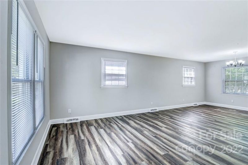6608 Lynfield Dr, Charlotte, NC 28212