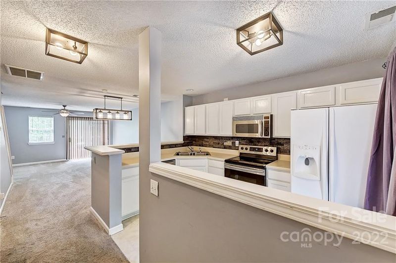 6843 Juniper Tree St, Charlotte, NC 28215
