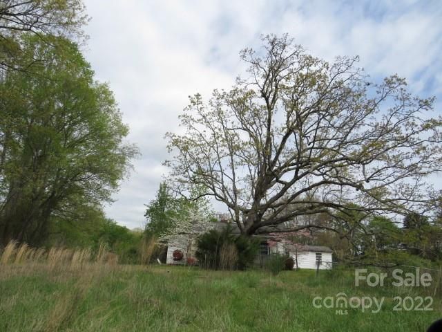 196 Dutchman Rd, Harmony, NC 28634