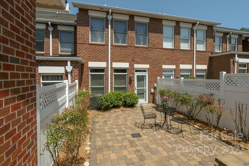 25 14th Avenue Pl NW, Hickory, NC 28601