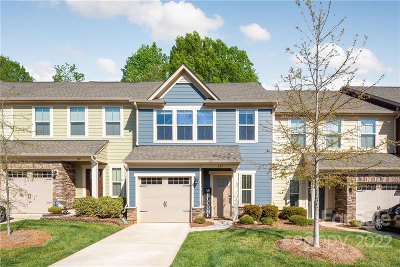 323 Park Meadows Dr, Matthews, NC 28104