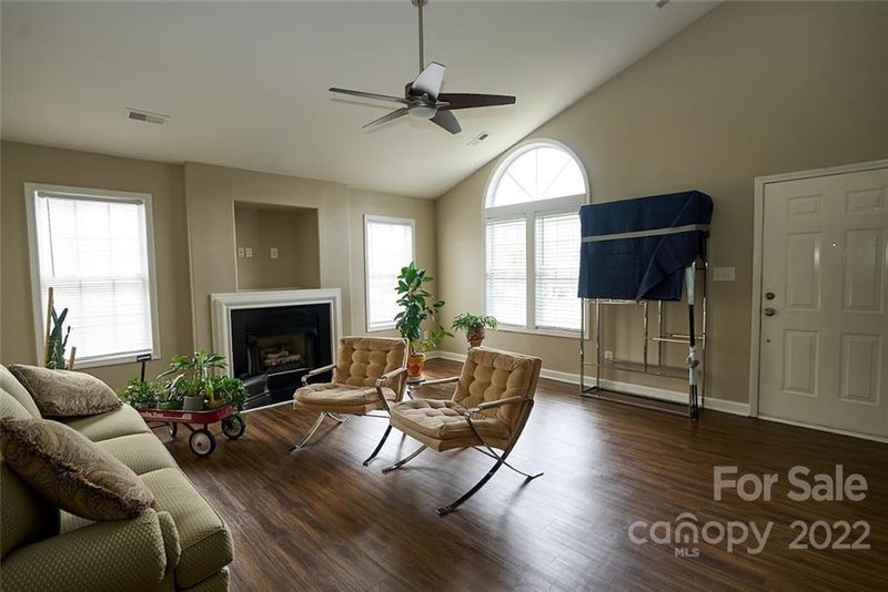 8715 Purple Thistle Ln, Charlotte, NC 28215