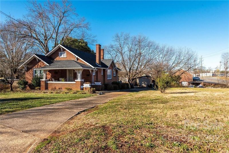 214 8th St SW, Hickory, NC 28602