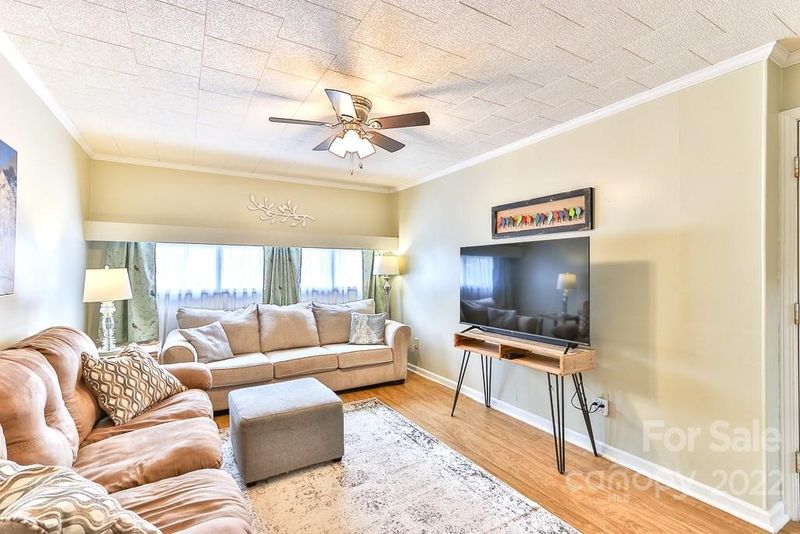 318 College Ave, Newton, NC 28658